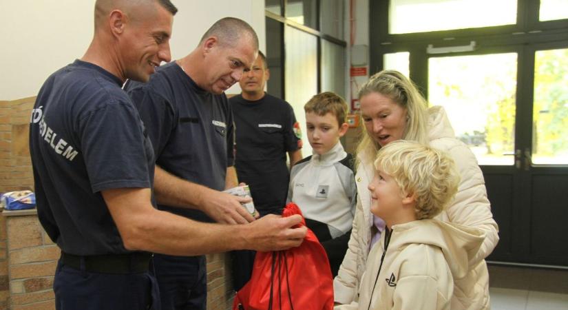 Előszállási kútbaleset: újra találkozott a kisfiú a megmentőivel