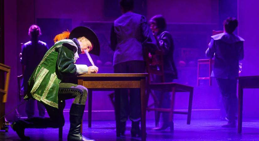 Színpadra állt az igazgató, Barabás Botond nem tűri a gúnyolódást