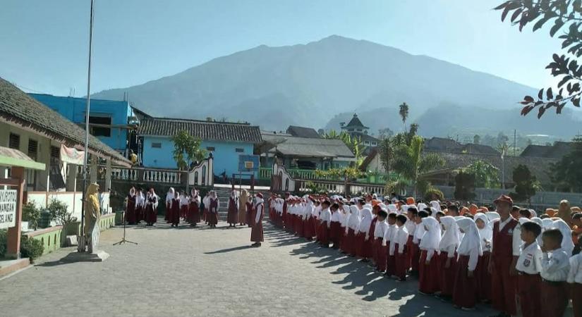 Tűzhányó a tanterem mellett – az iskola, ami nem fél a Merapitől