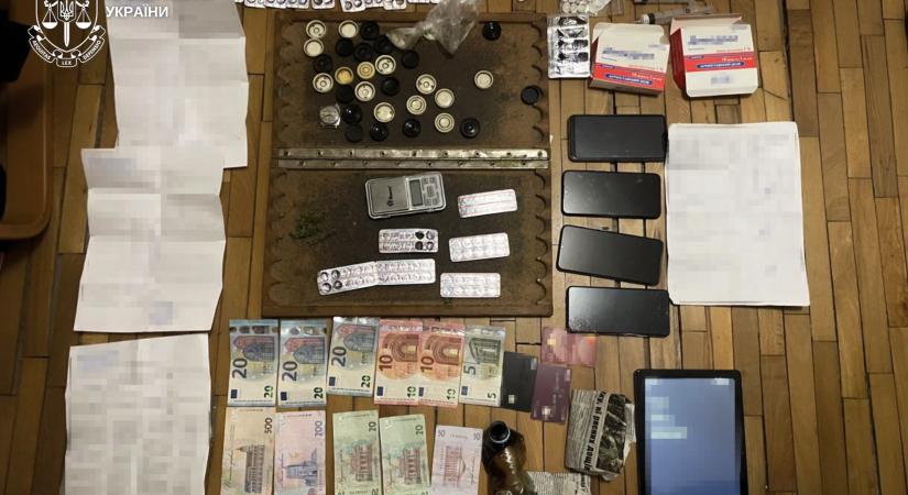 Ungváron receptköteles opioid-tabletták illegális forgalmazását leplezték le