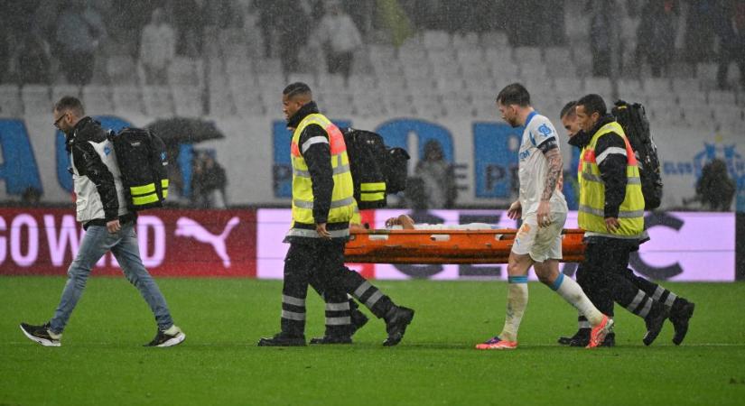 Stabil az állapota a focistának, aki 15 perc után összeesett a pályán