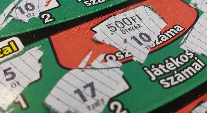 Hamis „nyerő” sorsjegyekkel trükköztek somogyi tinilányok