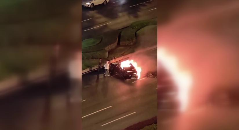 Radar – Égő autó, zárt ajtó  videó