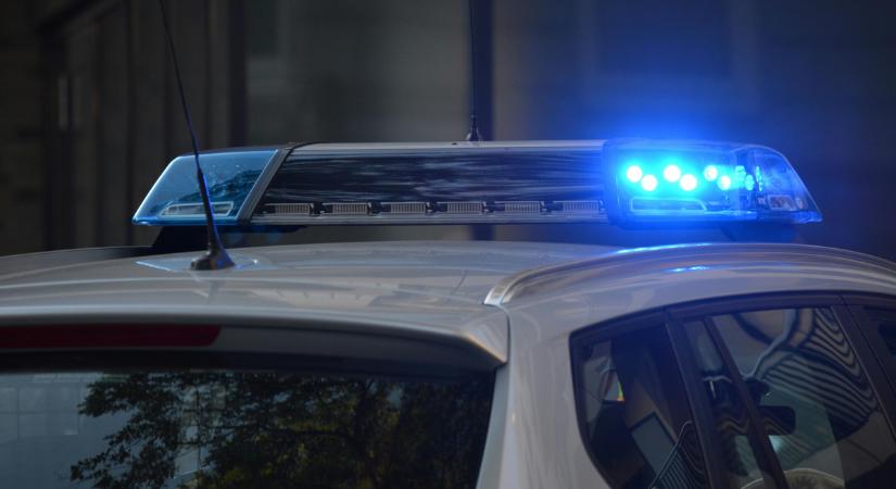 Megkéselte a húgát, mert belenézett a mobiljába