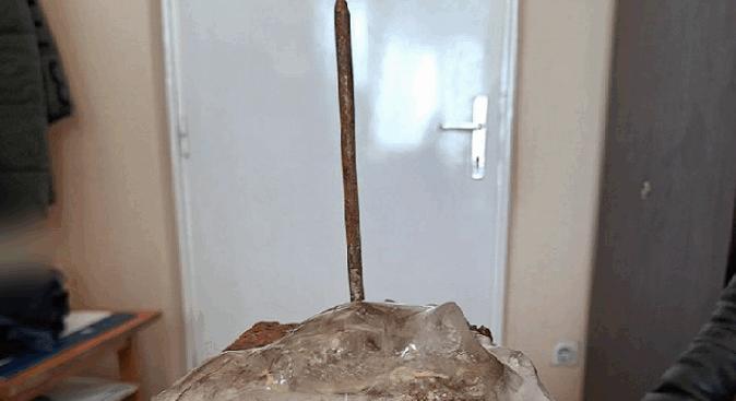 Óriásszögeket szórt az útra egy férfi Eger közelében