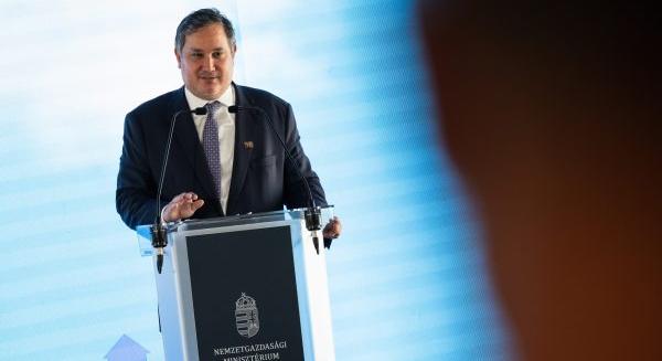 Padlót fogott a repülőrajt: Nagy Márton szerint a gazdasági növekedés idén csupán 0,5 és 1 százalék között alakul