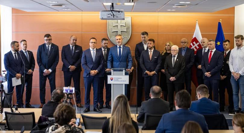 Magyarul is tájékoztatni fogják az időseket, hogy megvédjék őket a csalóktól