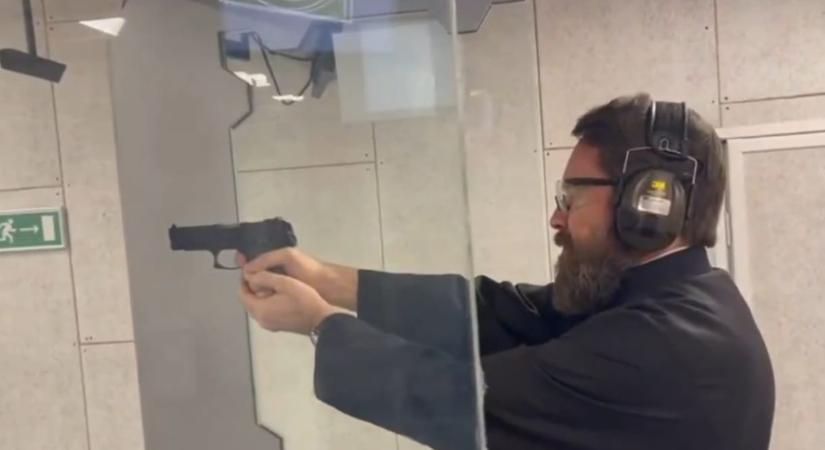 Az FSZB lőterén videózták le Hilarion metropolitát, akit tavaly menesztettek a magyar állomáshelyéről a botrányai miatt