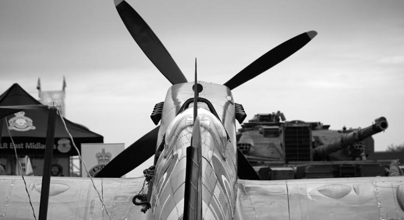 Egy izgalmasnak és drámainak ígérkező második világháborús film érkezik jövőre a mozikba