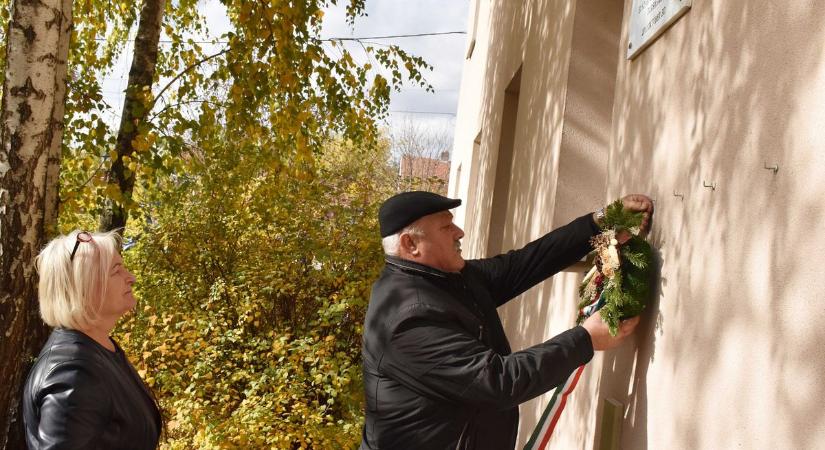 Szomorú tragédia árnyékolja be ezt a napot, így emlékeztek a szovjet légitámadás áldozataira Jákóhalmán