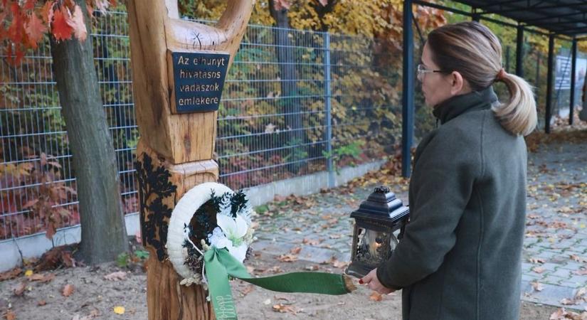 Kopjafa a hivatásos vadászok emlékére