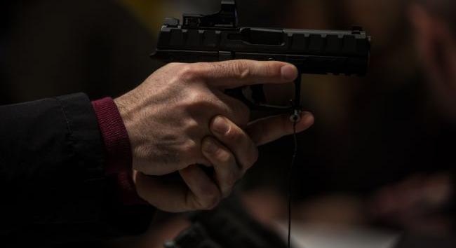 Lövöldözés volt a kremencsuki toborzóközpontban, ketten megsebesültek