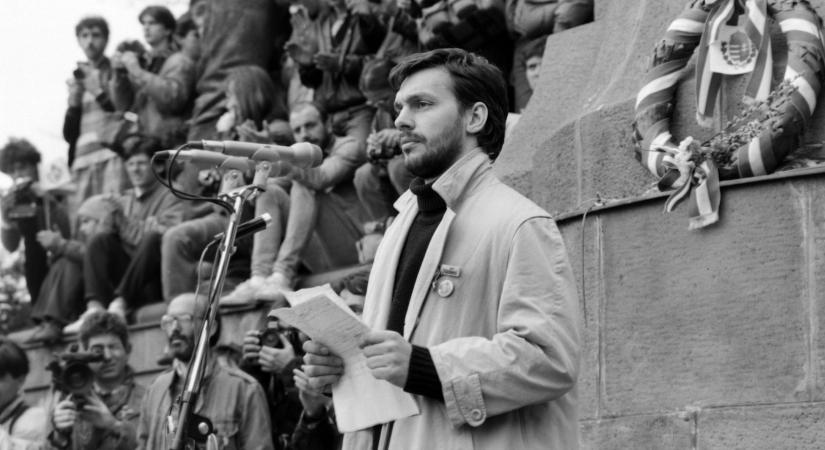 Hadilábon a történelemmel: Orbán Viktor és a magyar Hulk