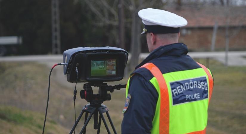 Brutális tempó Makón: 140-nel mértek be egy gyorshajtót