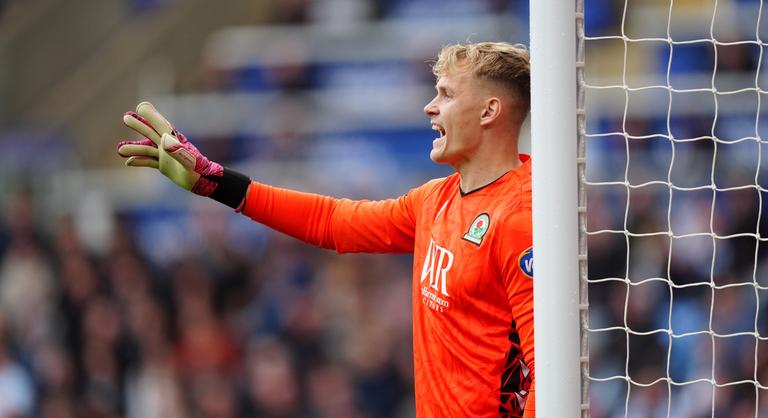 A magyar válogatott kapusa újabb elismerést zsebelt be Angliában