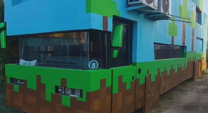 Minecraft otthonná alakítja luxusbuszát Miklós – Fotók!
