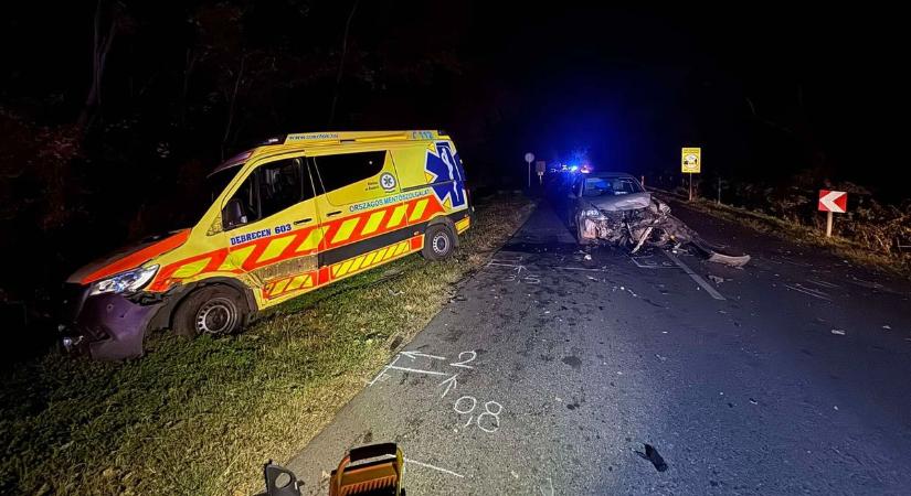 Szörnyű: mentősök szenvedtek balesetet Debrecennél, akiket gyalogosgázoláshoz riasztottak - többen megsérültek! - fotókkal