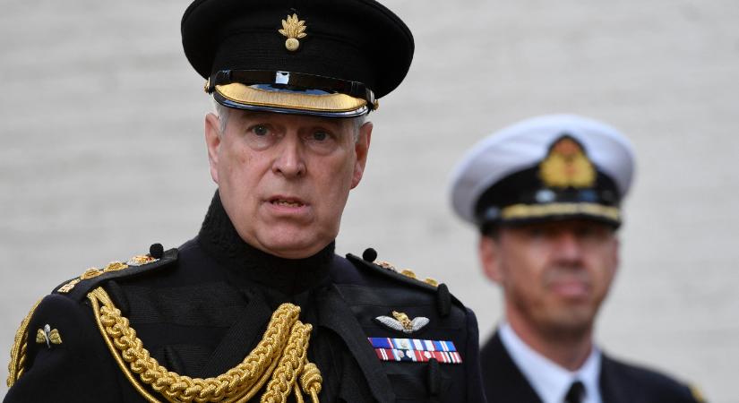 Kirakják a windsori kastélyból András herceget