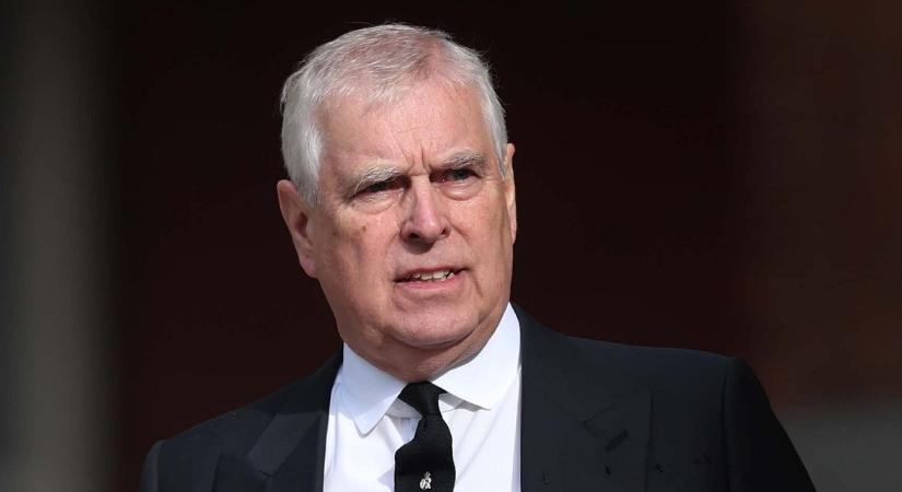 III. Károly döntött öccséről – Andrásnak hercegi címétől megfosztva távoznia kell az ősi birtokról