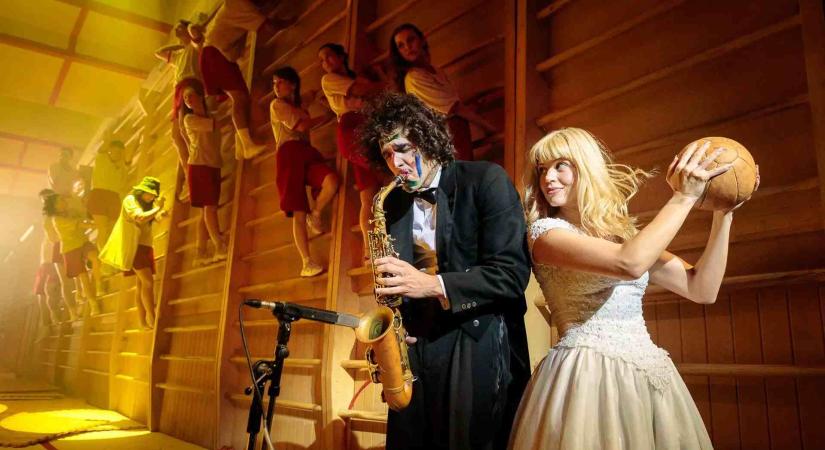 CSOKORETTO BOKORETTO NEM HAL BELE AZ UNALOMBA Georg Büchner – ifj. Vidnyánszky Attila – Németh Nikolett: @LL3t4rgIA / Vígszínház