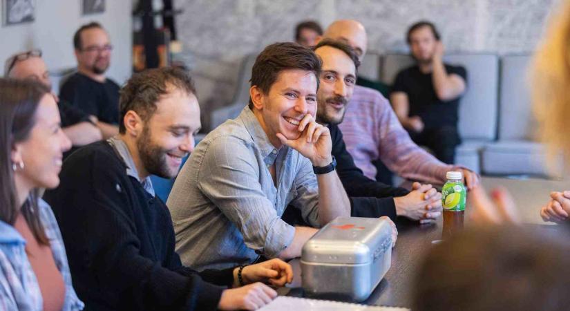 „SZÁMUNKRA A TRANSZGENERÁCIÓS TRAUMA ELMESÉLÉSE A LEGFONTOSABB” Interjú Barna Zsomborral