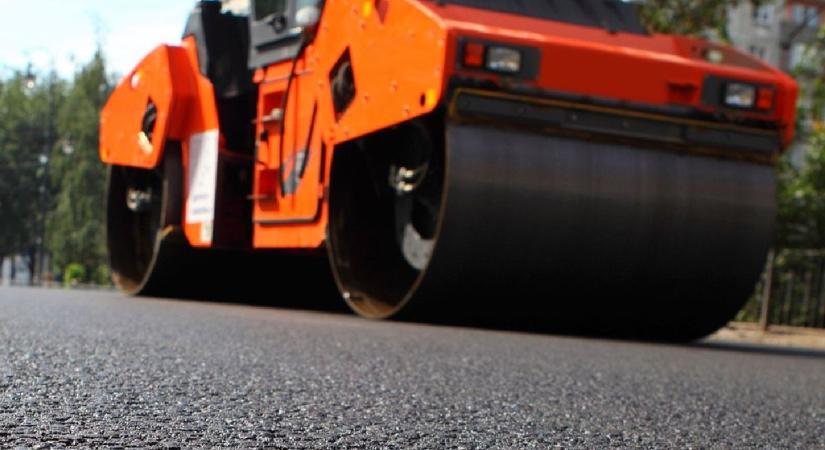 Így építenek jó utakat az autók és buszok alá Miskolcon