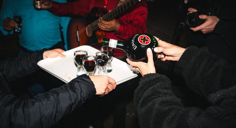 A Zwack Unicum könnyűzenei sorozatában az együttes a Közlekedési Múzeum impozáns termeiben tiszteleg a hagyományok előtt