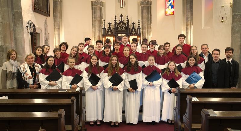 A Kodály Zoltán Magyar Kórusiskola végzős növendékeinek egyházzenei szolgálata a büki Szent Kelemen templomban (videóval)