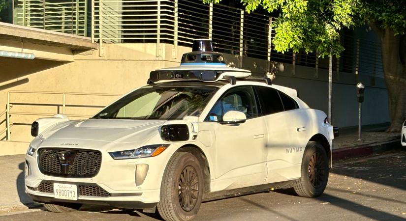 Aggódhatnak a taxisok? Óriási lépésre szánta el magát az Uber