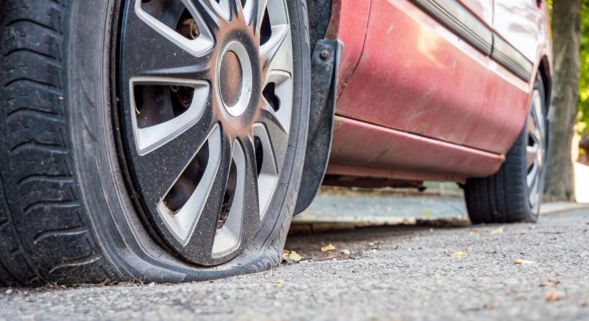 Szögek az úton, egymás után történtek a defektek – mutatjuk, hol történt az eset