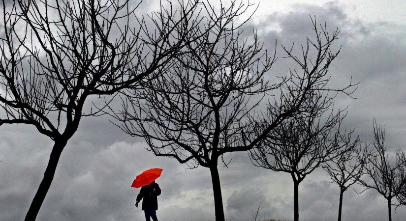 Nagyot zuhan a hőmérséklet, közölték a napot, esővel zúdul ránk a változás