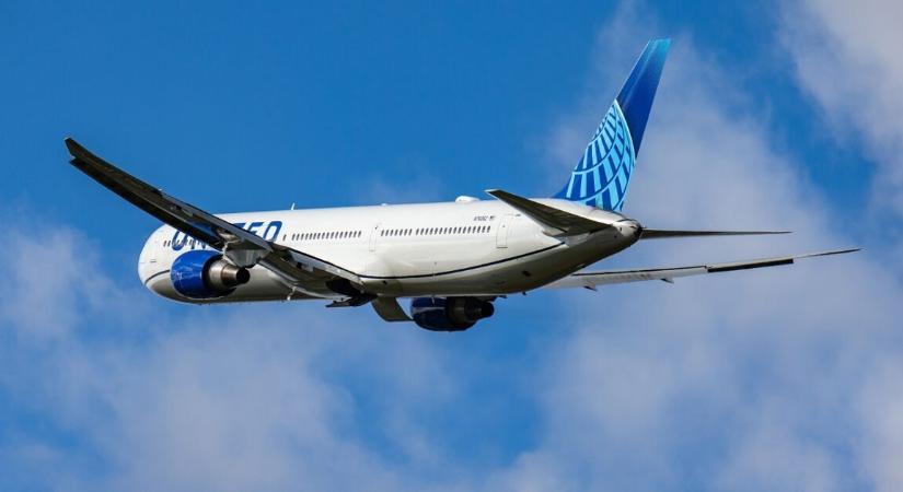 Laptop miatt kellett visszafordulnia egy nagy utasszállító repülőgépnek