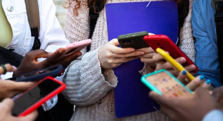 Aggasztó trend terjed a tinik között: súlyos lelki károkat okozhat