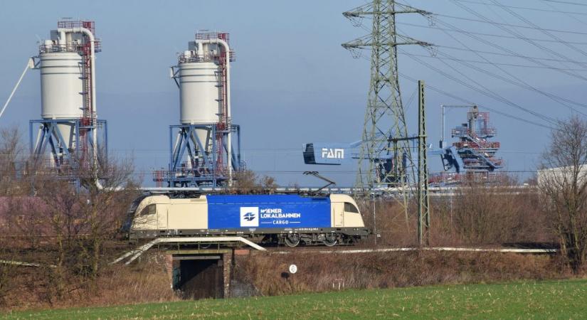 Visszafordított Fradi-vonat: volt magyar-osztrák megbeszélés, a vasúttársaság szerint „tűzveszély” miatt nem tudtak továbbmenni