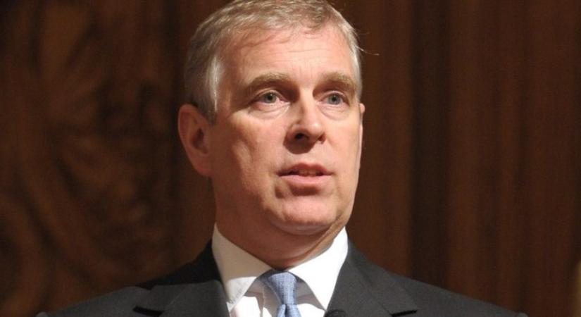 III. Károly megfosztja öccsét a hercegi címétől