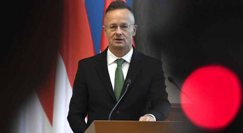 Szijjártó Péter elindult az UNESCO közgyűlésére (videó)