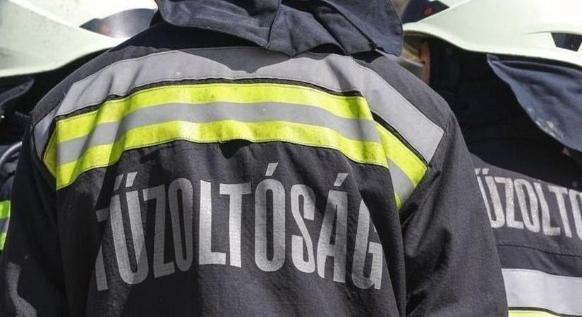 Kigyulladt egy épület Miskolcon