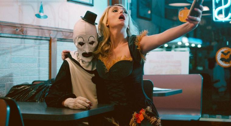 Egy horrorfilm színésznője azért perel, mert beleegyezése nélkül filmezték meztelenül és még lógnak is neki