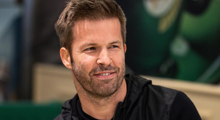 Sebestyén Balázs stílust váltott, rá sem lehet ismerni