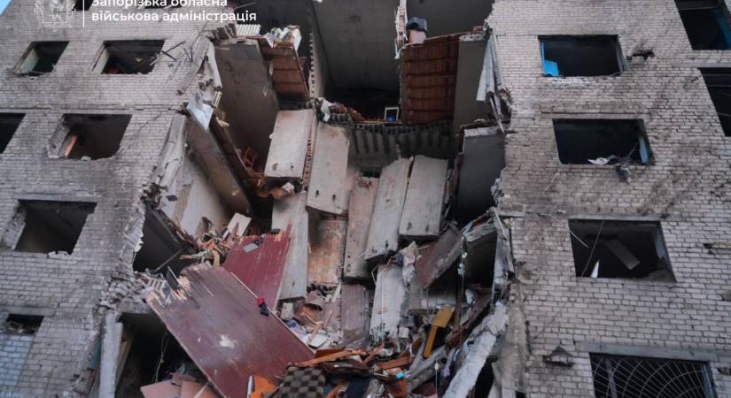 Orosz támadás ért egy kollégiumi épületre Zaporizzsjában, többen megsérültek