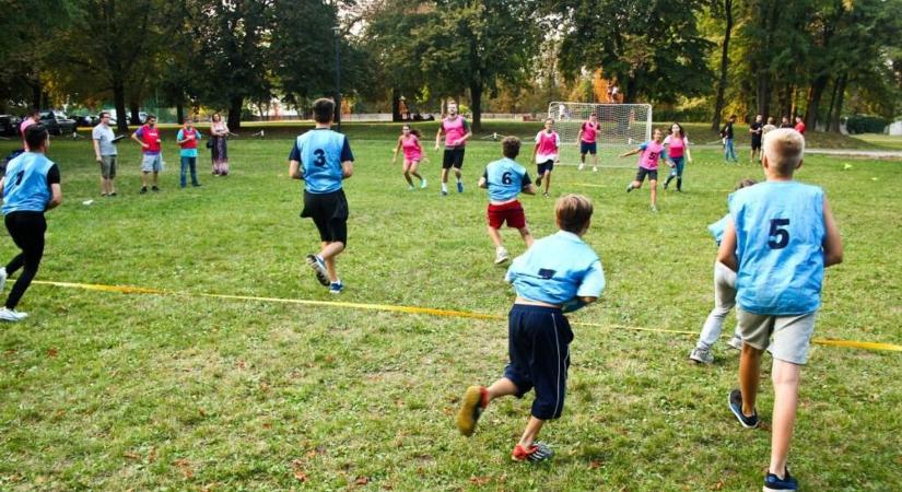 „Mi a közös Miskolcban, Barcelonában, Melbourne-ben, New Yorkban, Dublinban, Firenzében, Buenos Airesben és Montrealban?”