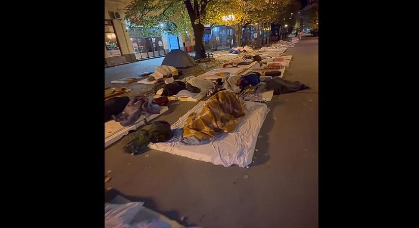 A legtöbben családoknak kaptak végül szállást Inđijában