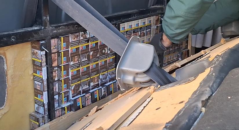 Elkapták a cigicsempészt: kopogtatásos módszer buktatta le az alig 20 éves sofőrt