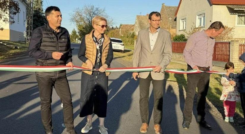 Újjászületett a hántai bekötőút – 4,5 kilométeren új burkolat