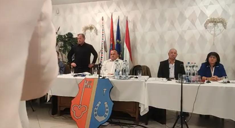 Kinek az arcát fogod leszakítani? – verekedés tört ki a nagykállói közmeghallgatáson