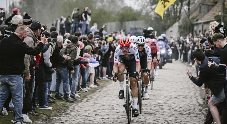 Biológiai útlevél-rendellenességek miatt függesztették fel Oier Lazkanót