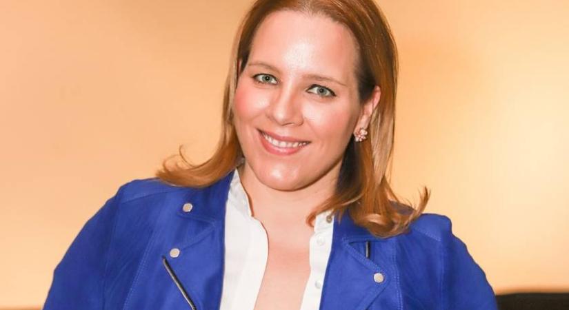 Tóth Vera apja a sztárok nagy kedvence: ezért kapkodnak a férfi után