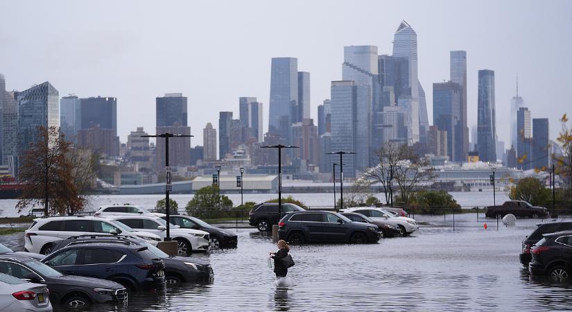 Halálos vihar csapott le New Yorkra, többen is megfulladtak a vízben