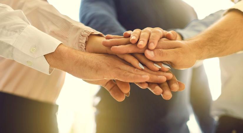 Együtt a gyógyulásért: Jótékonysági sütivásár Dunaföldváron Varga Norbertért