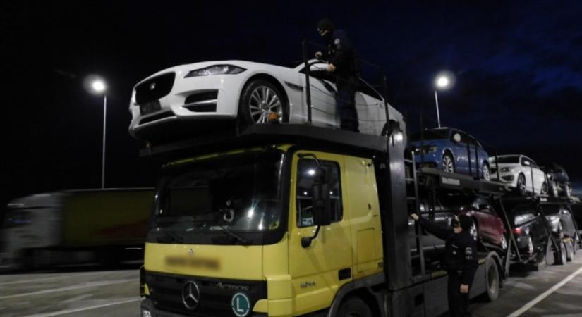 Olaszországban körözött sportautót foglaltak le a magyar haráron